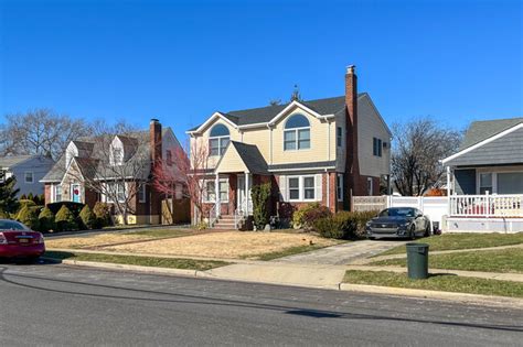 homes for rent bellmore ny|elevated rental.